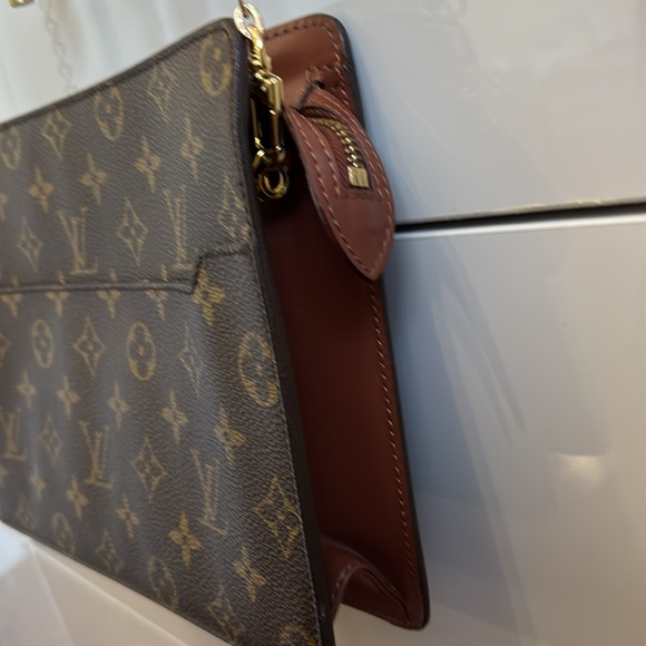 LV bag on chain - Picture 2 of 7